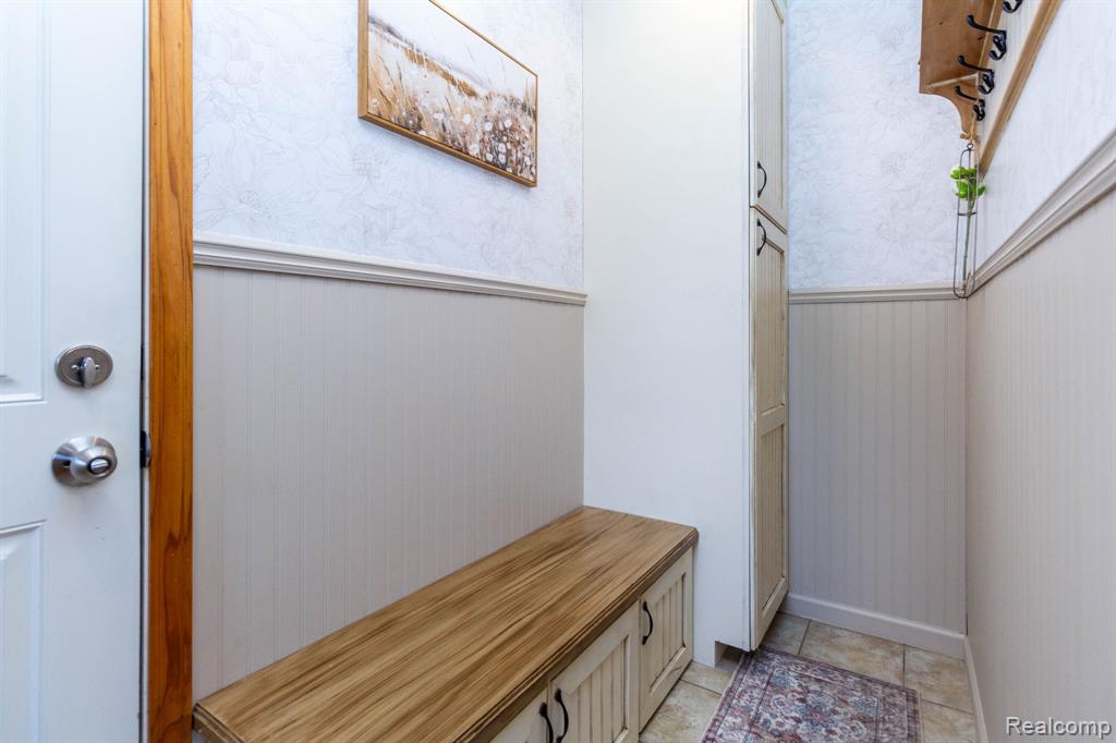 6345 Lanman Drive, Waterford, MI 48329 — Photo 35