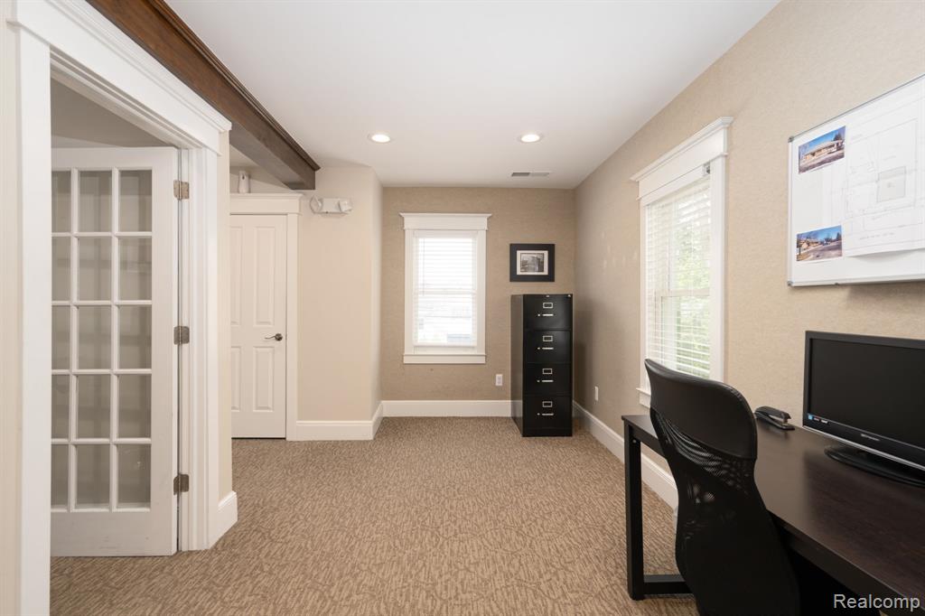 640 W University Drive, Rochester, MI 48307 — Photo 29