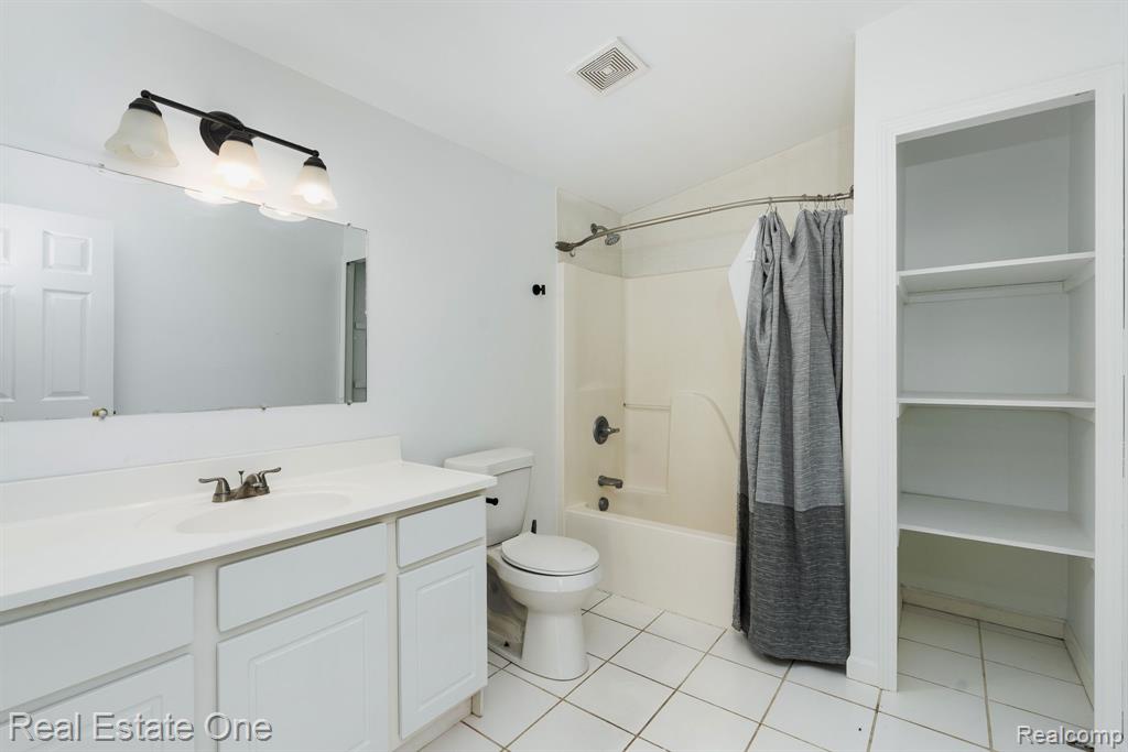4281 Marcus Road, Waterford, MI 48329 — Photo 26
