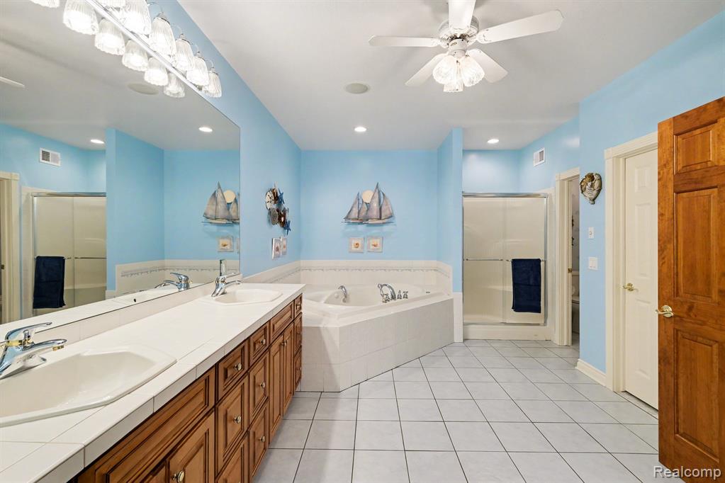 2215 Ridgemoor Court, Burton, MI 48509 — Photo 20