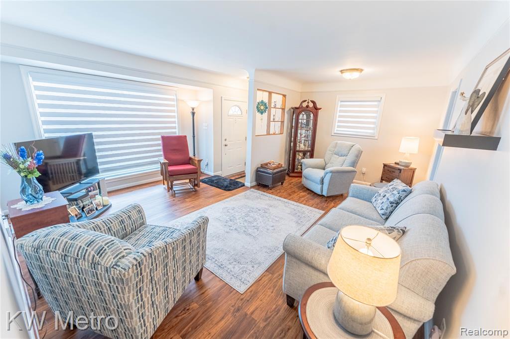 8487 Salem Lane, Dearborn Heights, MI 48127 — Photo 9