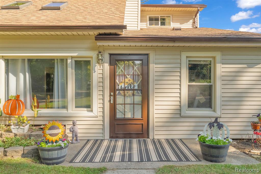 7730 Austere Drive, Waterford, MI 48329 — Photo 2