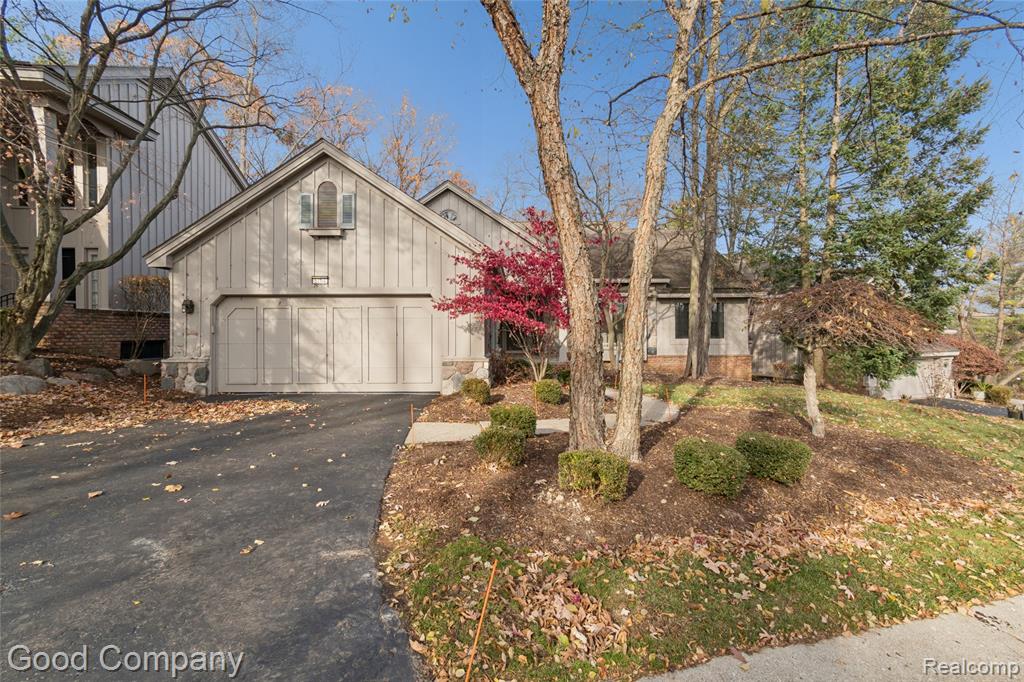 5104 Woodcliff Hill Road W, West Bloomfield, MI 48323 — Photo 3