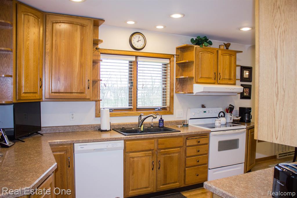 6711 KUTTSHILL Drive NE, Rockford, MI 49341 — Photo 13