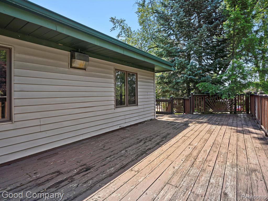 210 SCHRUM Drive, Whitmore Lake, MI 48189 — Photo 28