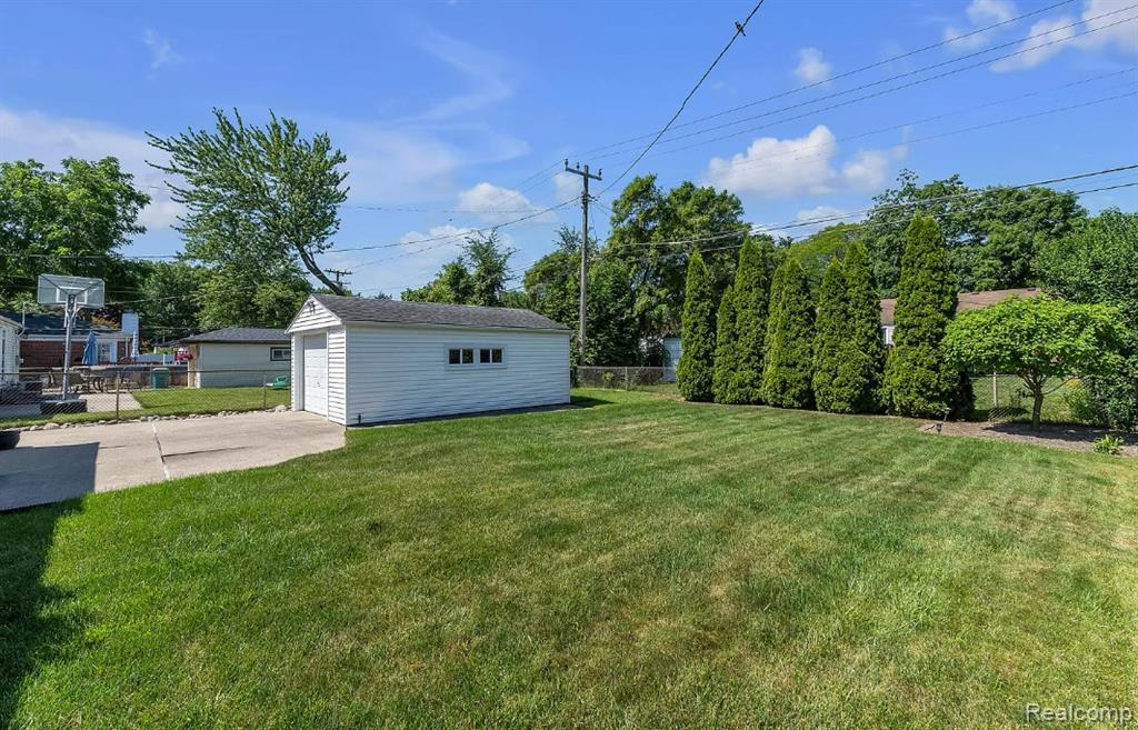 9623 Fairfield Street, Livonia, MI 48150 — Photo 32