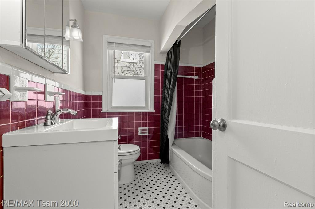 2076 Thomas Avenue, Berkley, MI 48072 — Photo 29