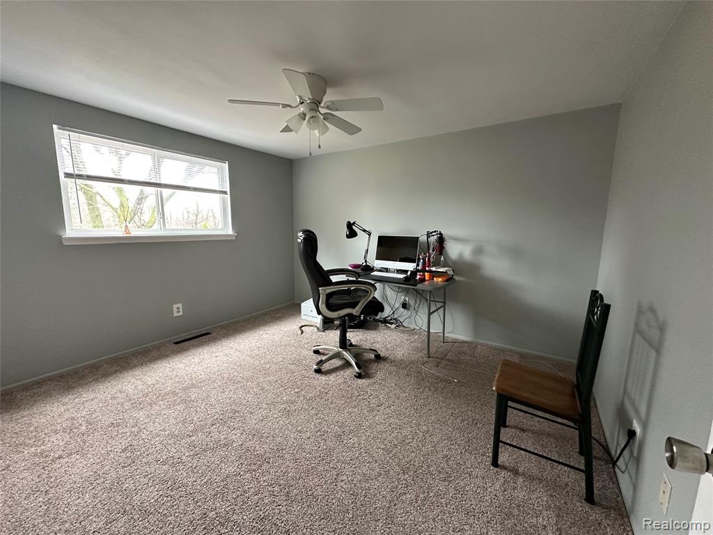 1390 Laurel Valley Drive, Waterford, MI 48327 — Photo 14