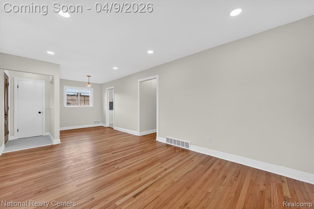 205 Royal Park Lane, Madison Heights, MI 48071 — Photo 11