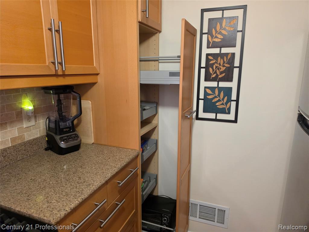40318 Newport Drive, Plymouth, MI 48170 — Photo 13