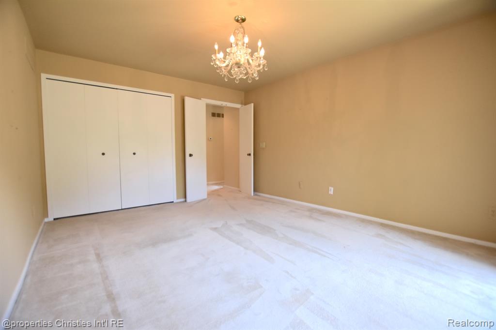 1752 S HILL Boulevard, Bloomfield Hills, MI 48304 — Photo 20