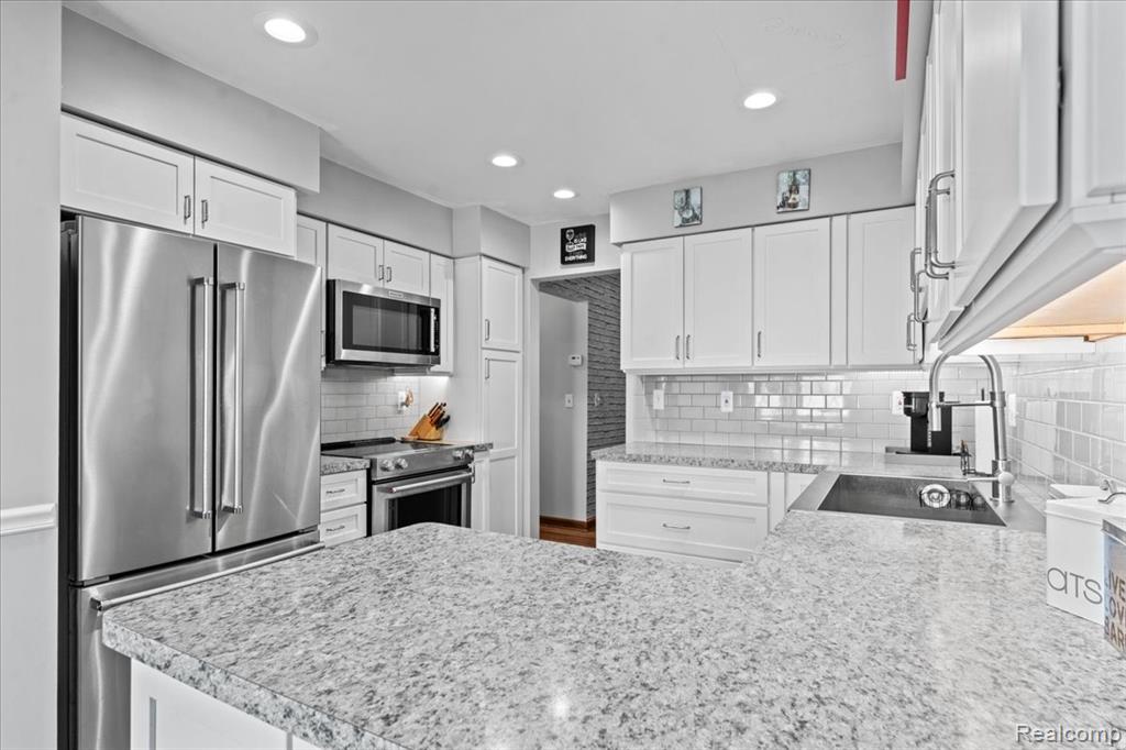 42160 Woodward Avenue, 17, Bloomfield Hills, MI 48304 — Photo 8