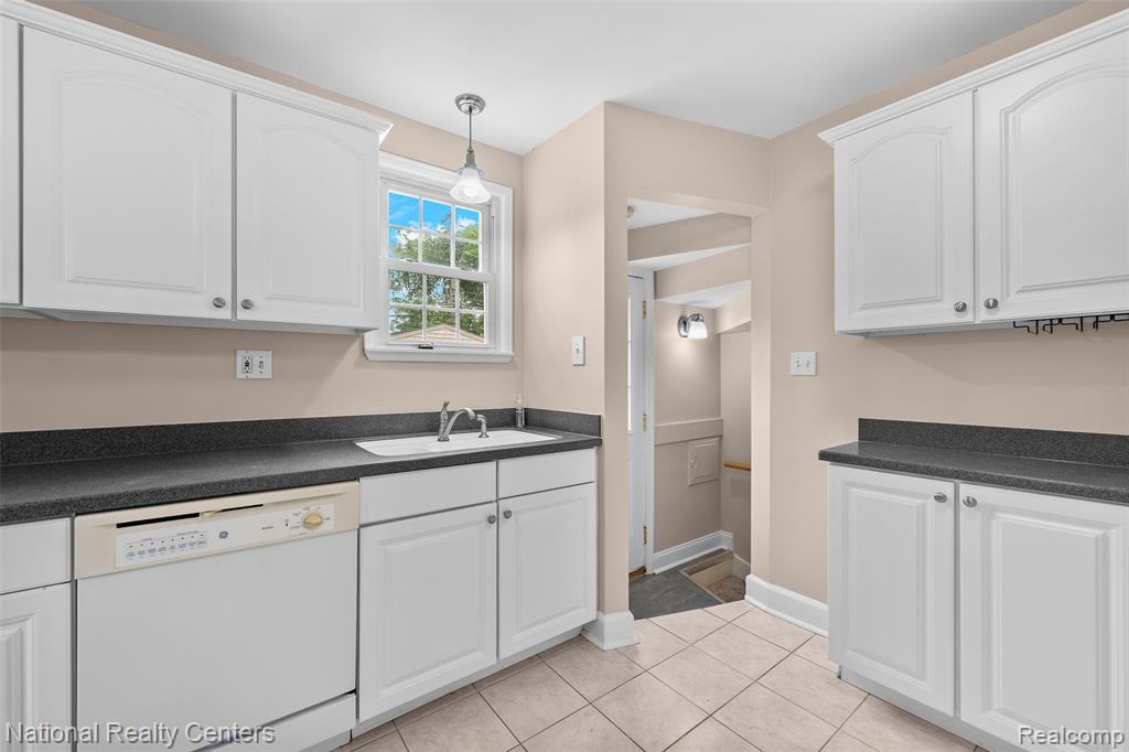 9924 Arden Street, Livonia, MI 48150 — Photo 12