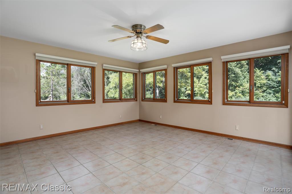 4150 Heatherwood Drive, Commerce Twp, MI 48382 — Photo 17