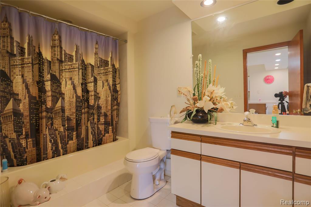 810 Box Canyon Court, Rochester Hills, MI 48309 — Photo 50