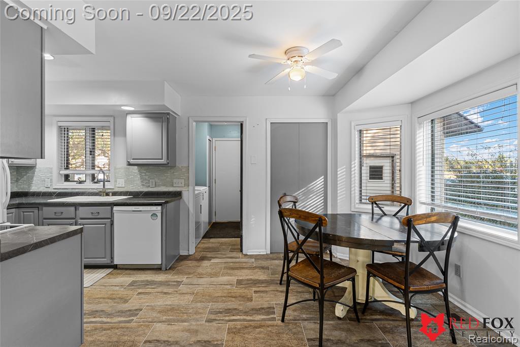 6031 Oak Creek Drive, Swartz Creek, MI 48473 — Photo 8