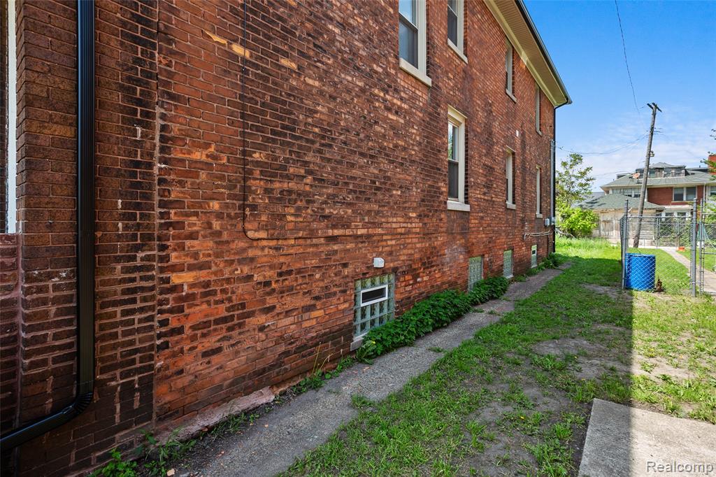 900 Hazelwood Street, Detroit, MI 48202 — Photo 32