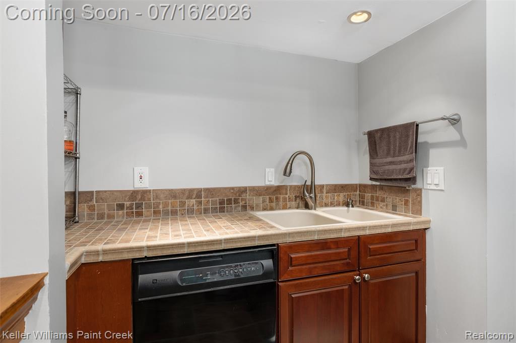 5408 Coral Ridge Drive, Grand Blanc, MI 48439 — Photo 21