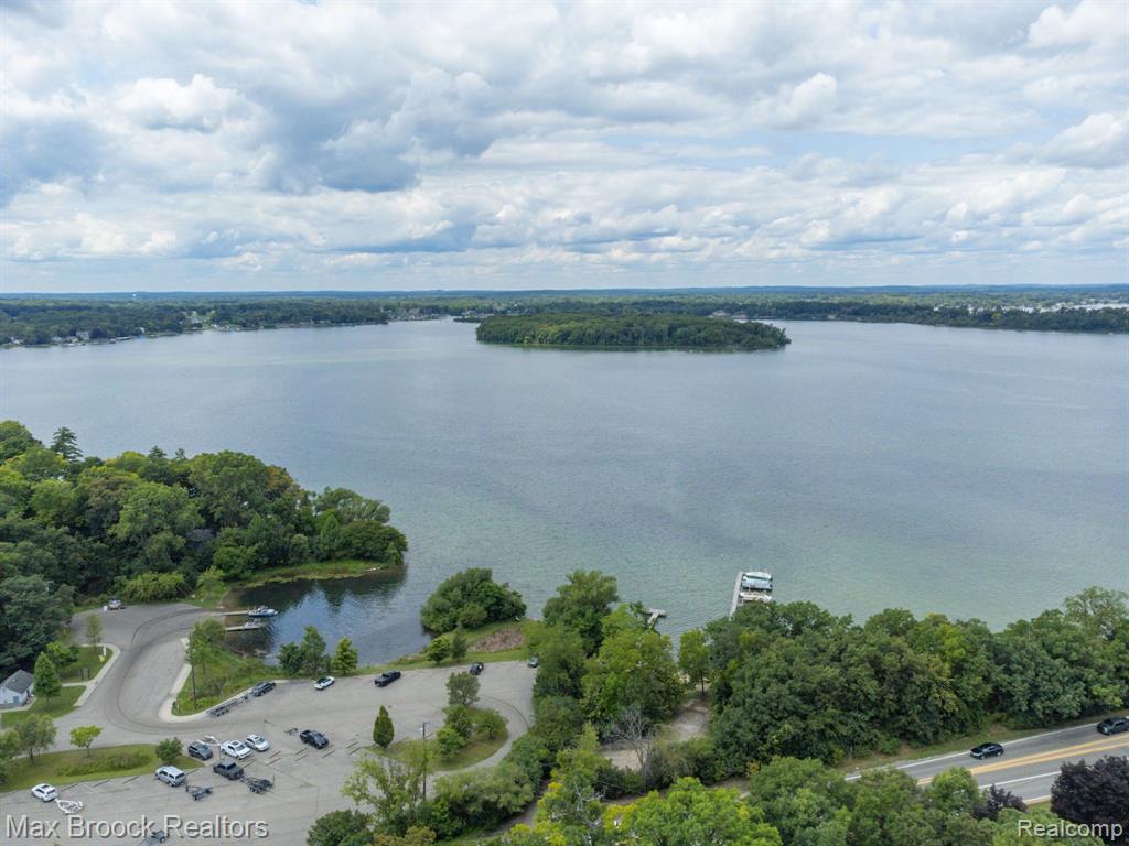 4053 HARBOR VISTA Drive, Orchard Lake Village, MI 48323 — Photo 23