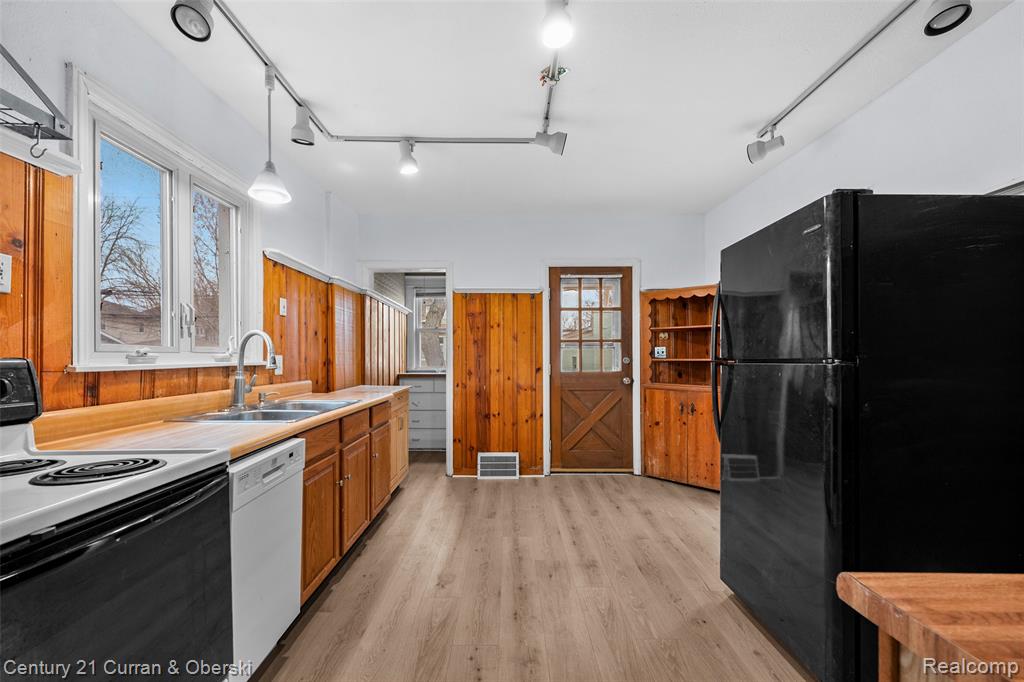 902 S Washington Avenue, Royal Oak, MI 48067 — Photo 9