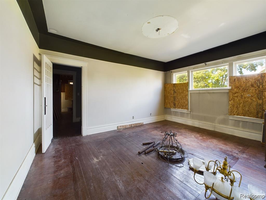 821 M L King Avenue, Flint, MI 48503 — Photo 11