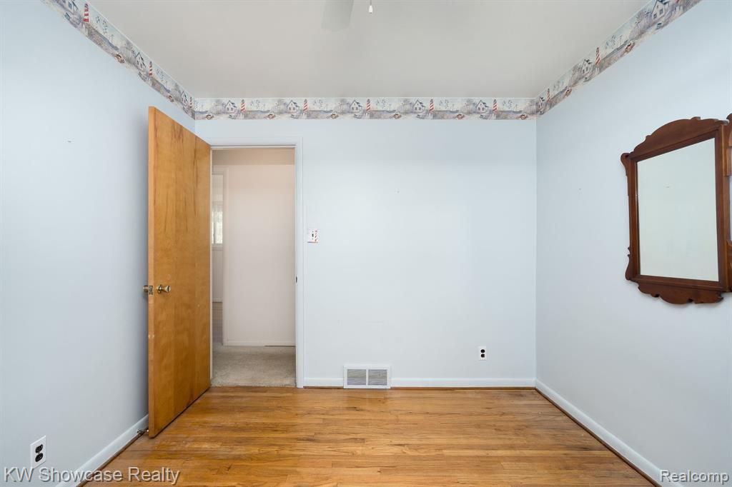 5274 Cooley Lake Road, Waterford, MI 48327 — Photo 42