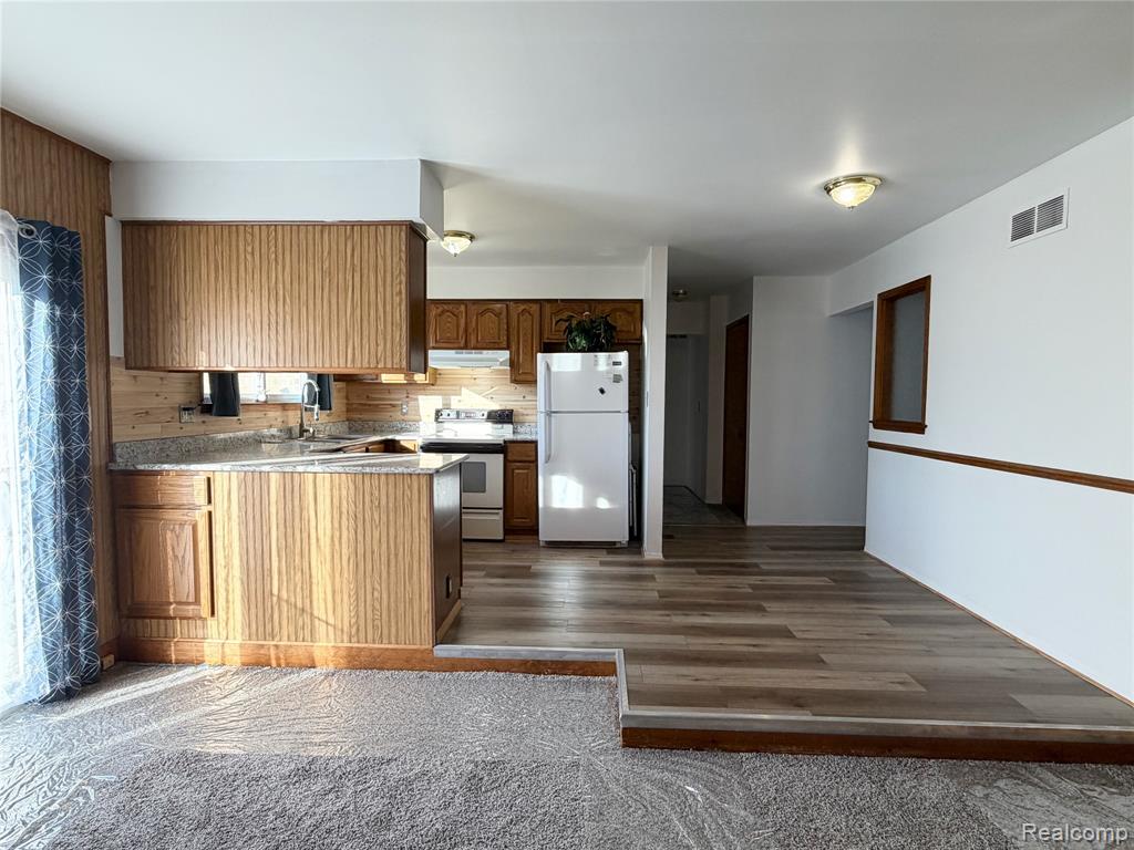 28428 Weddel Avenue, Brownstown, MI 48183 — Photo 12