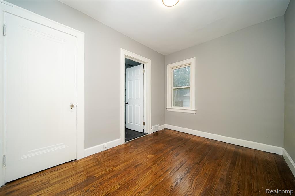 74 W BERNHARD Avenue, Hazel Park, MI 48030 — Photo 37