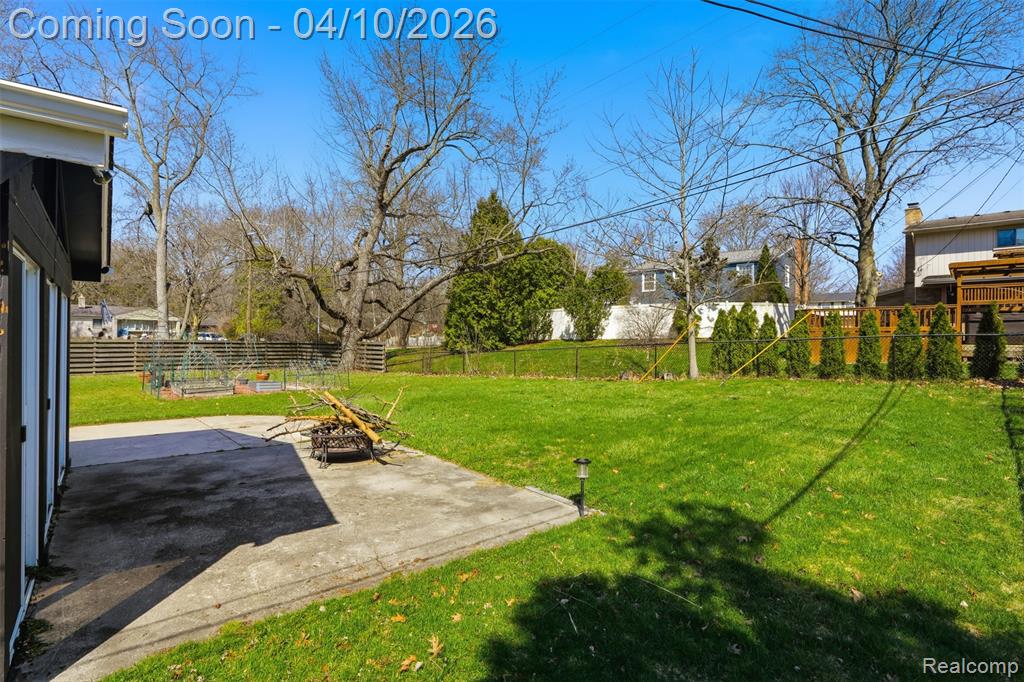 34164 Alta Loma Drive, Farmington, MI 48335 — Photo 22