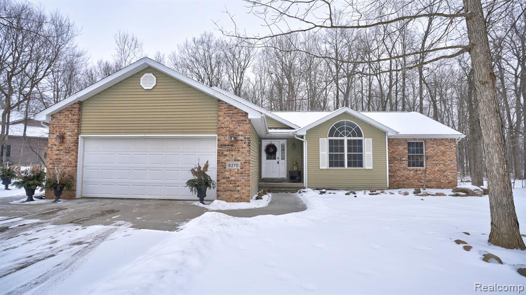 9270 OAKVIEW Drive, Swartz Creek, MI 48473 — front exterior