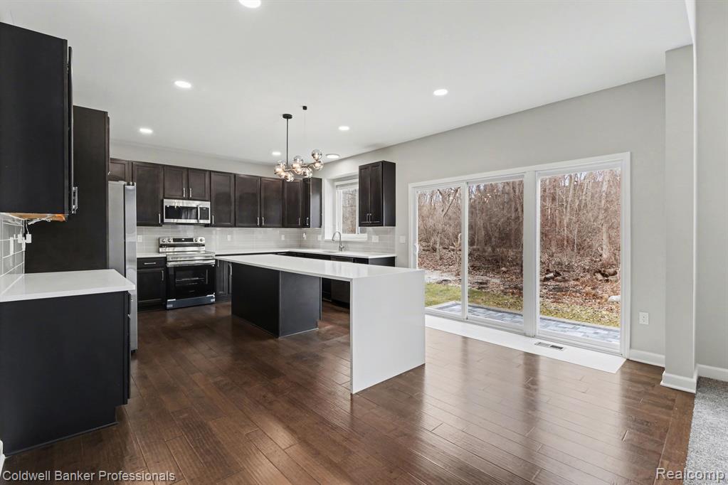 4817 W Stonegate Circle, Lake Orion, MI — Photo 11