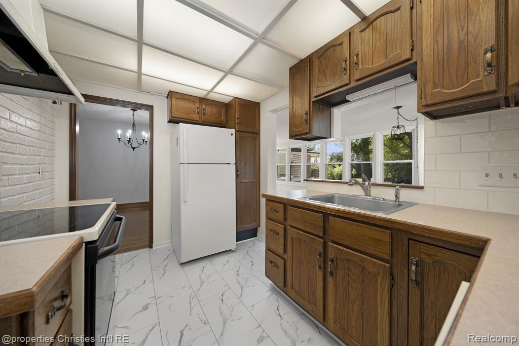 537 W 3RD Street, Rochester, MI 48307 — Photo 15