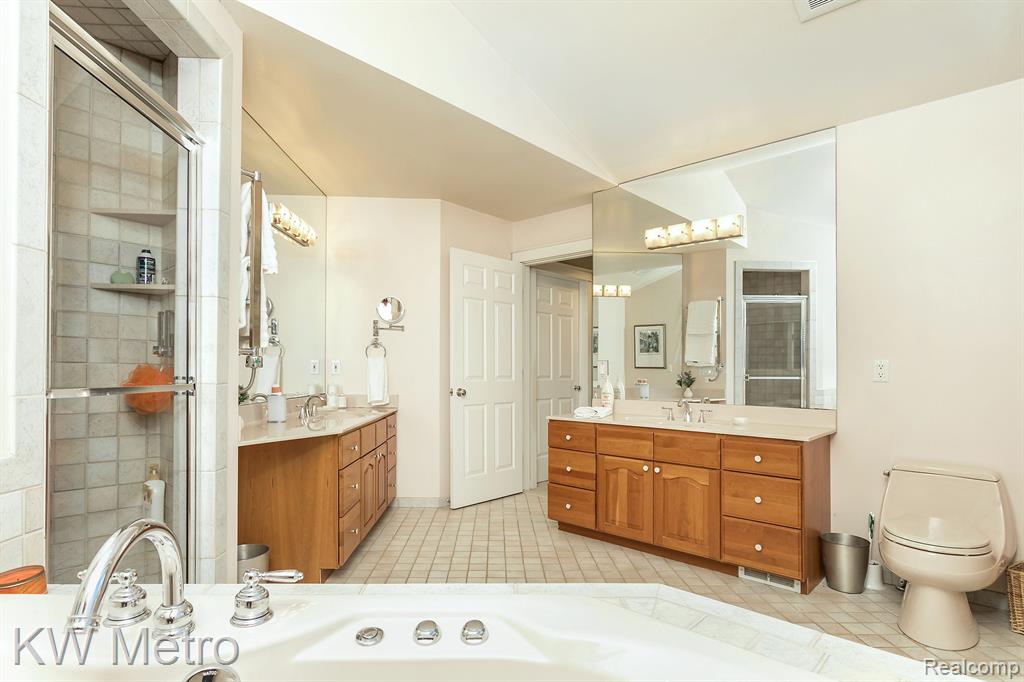 685 TRINWAY Drive, Troy, MI 48085 — Photo 30