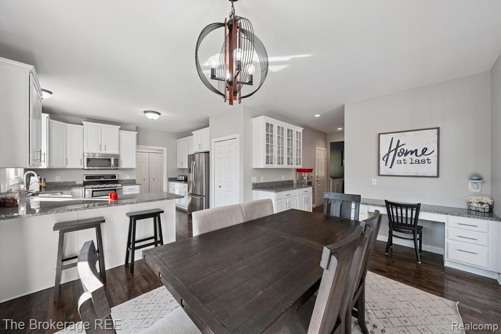 8000 Barrington Lane, Clarkston, MI 48348 — Photo 14
