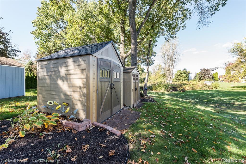 9305 Appleview Court, Brighton, MI 48116 — Photo 5