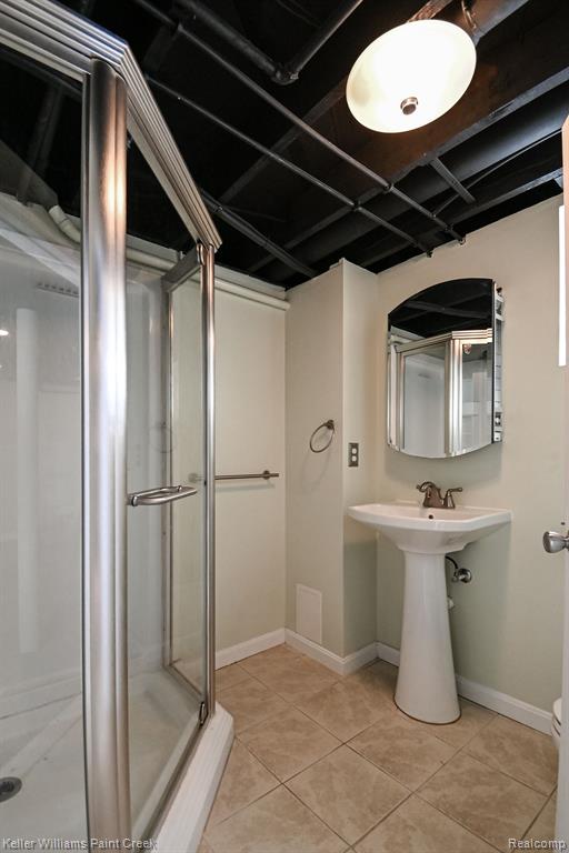 606 N CENTER Street, Royal Oak, MI 48067 — Photo 37
