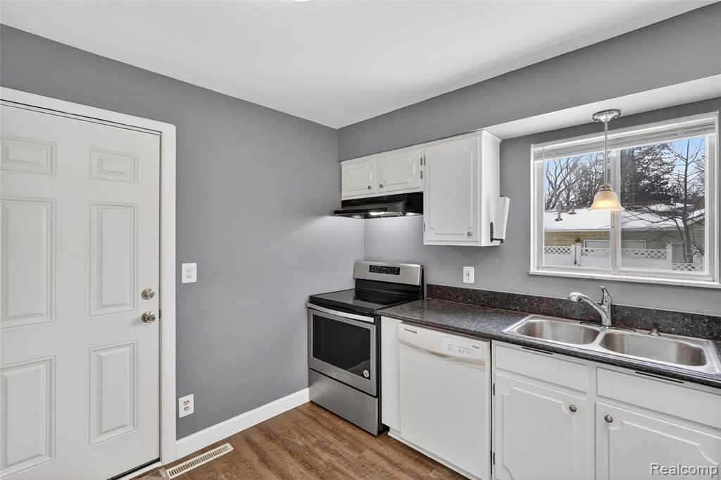 4199 Sheraton Drive, Flint, MI 48532 — Photo 14