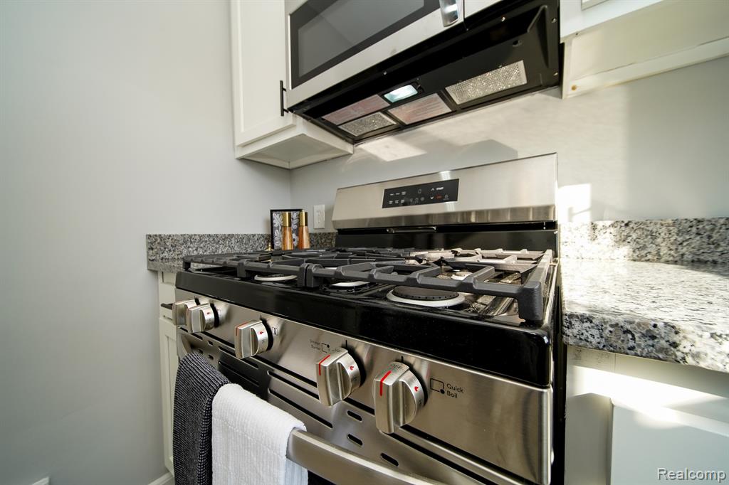 750 E Hayes Avenue, Hazel Park, MI 48030 — Photo 21