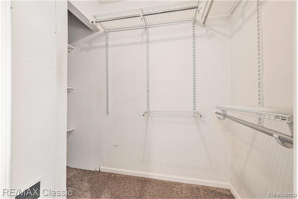 39527 Village Wood Road, Novi, MI — Photo 13