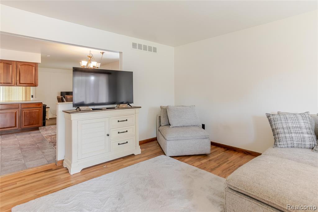 32373 Hampton Court, Fraser, MI 48026 — Photo 5