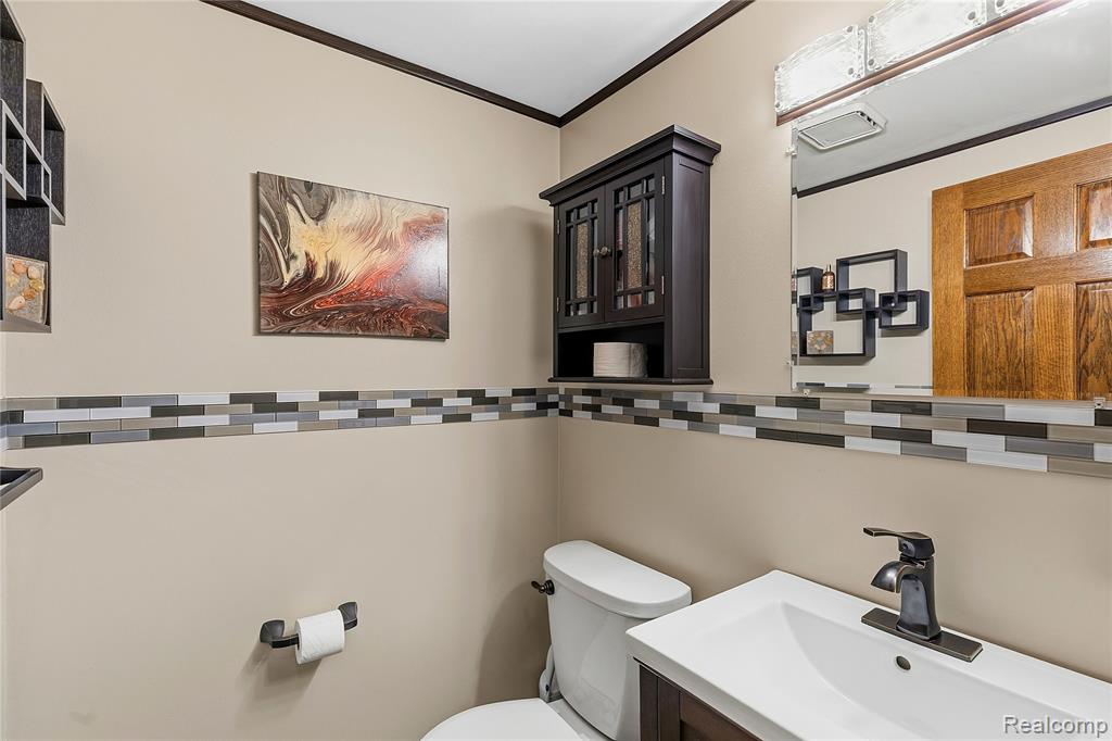 25030 Balsam Drive, Flat Rock, MI 48134 — Photo 19