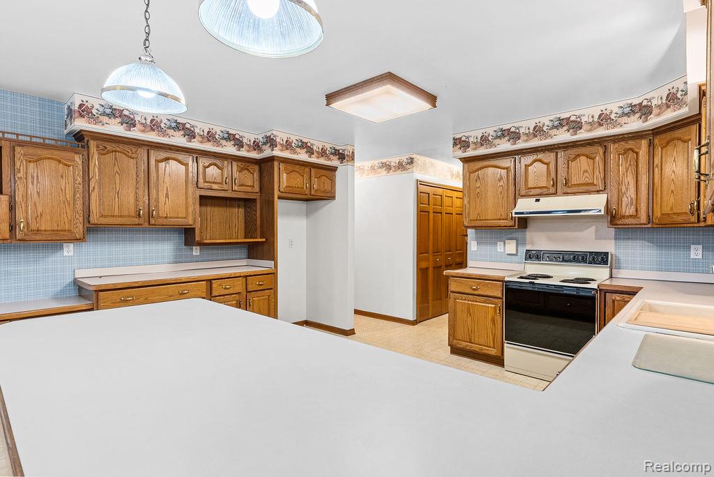 9482 Graytrax Road, Grand Blanc, MI 48439 — Photo 18