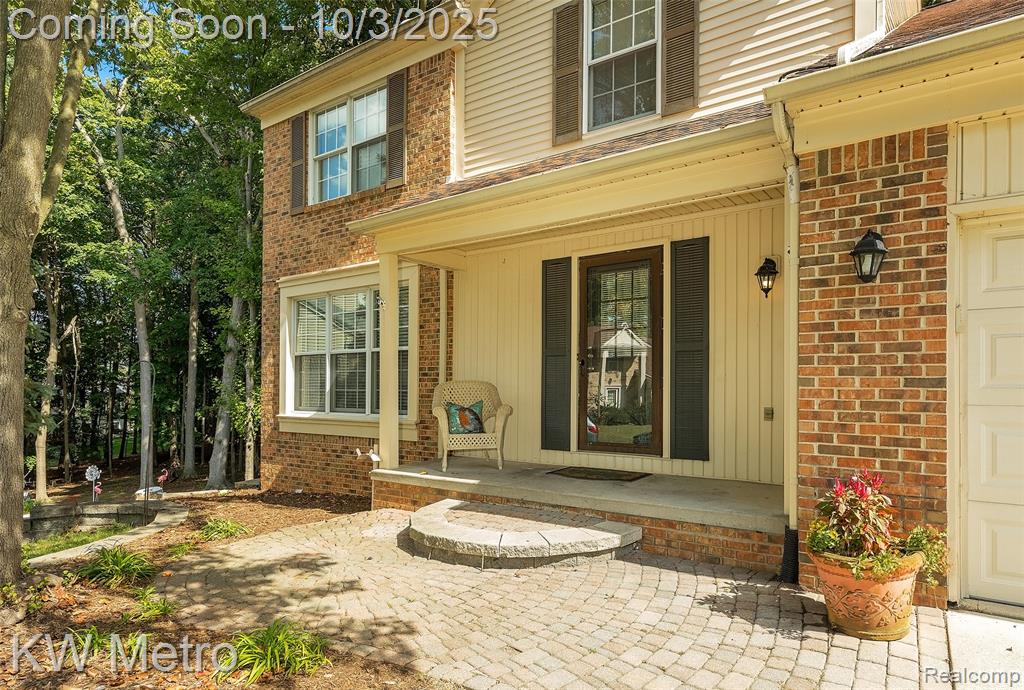435 Thornridge Court, Rochester Hills, MI 48307 — Photo 3
