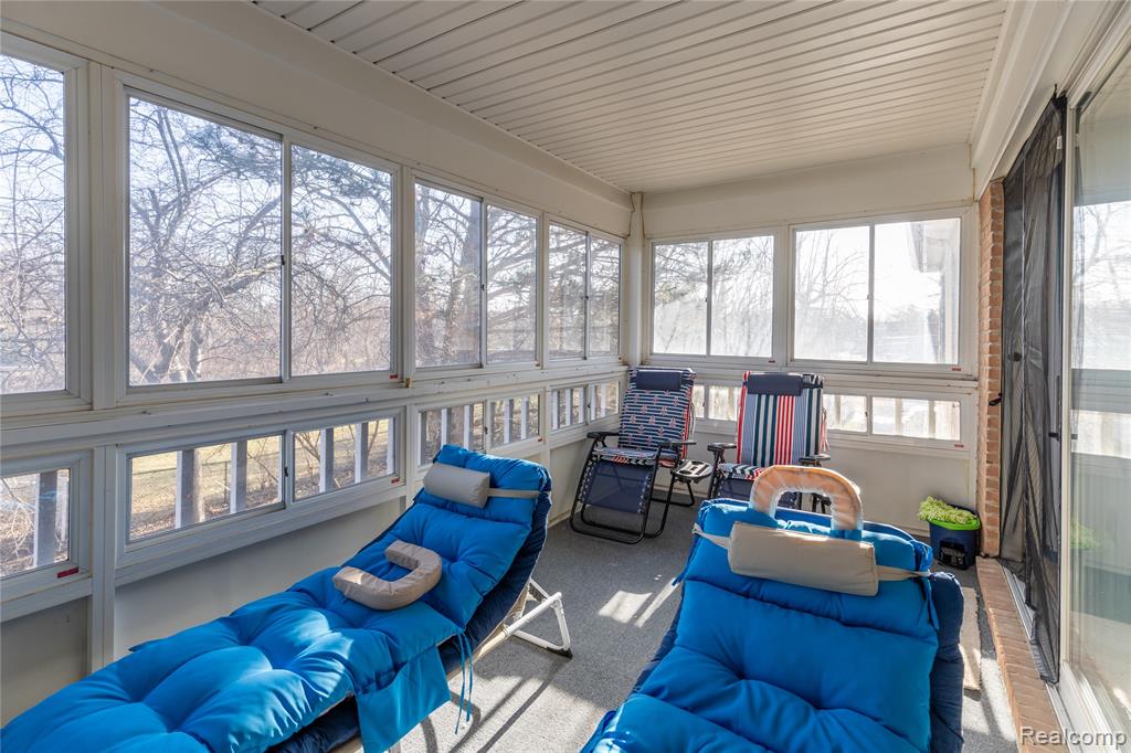 8187 Grays Drive, B7, Grosse Ile, MI 48138 — Photo 21
