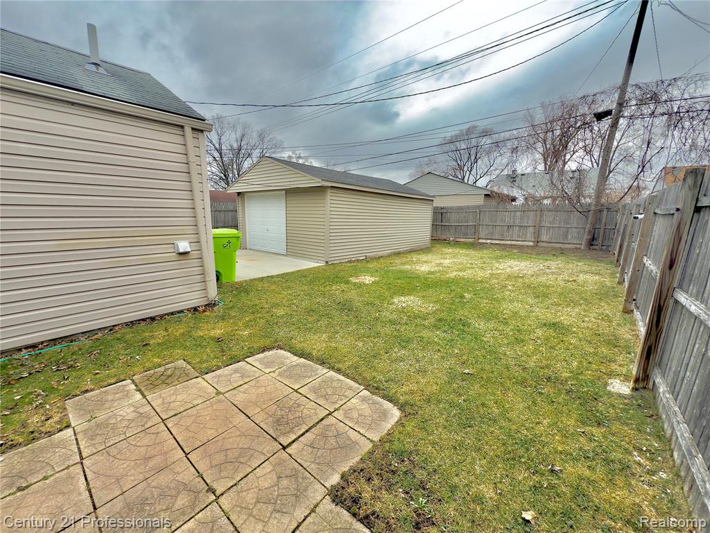 95 E Dallas Avenue, Madison Heights, MI 48071 — Photo 15