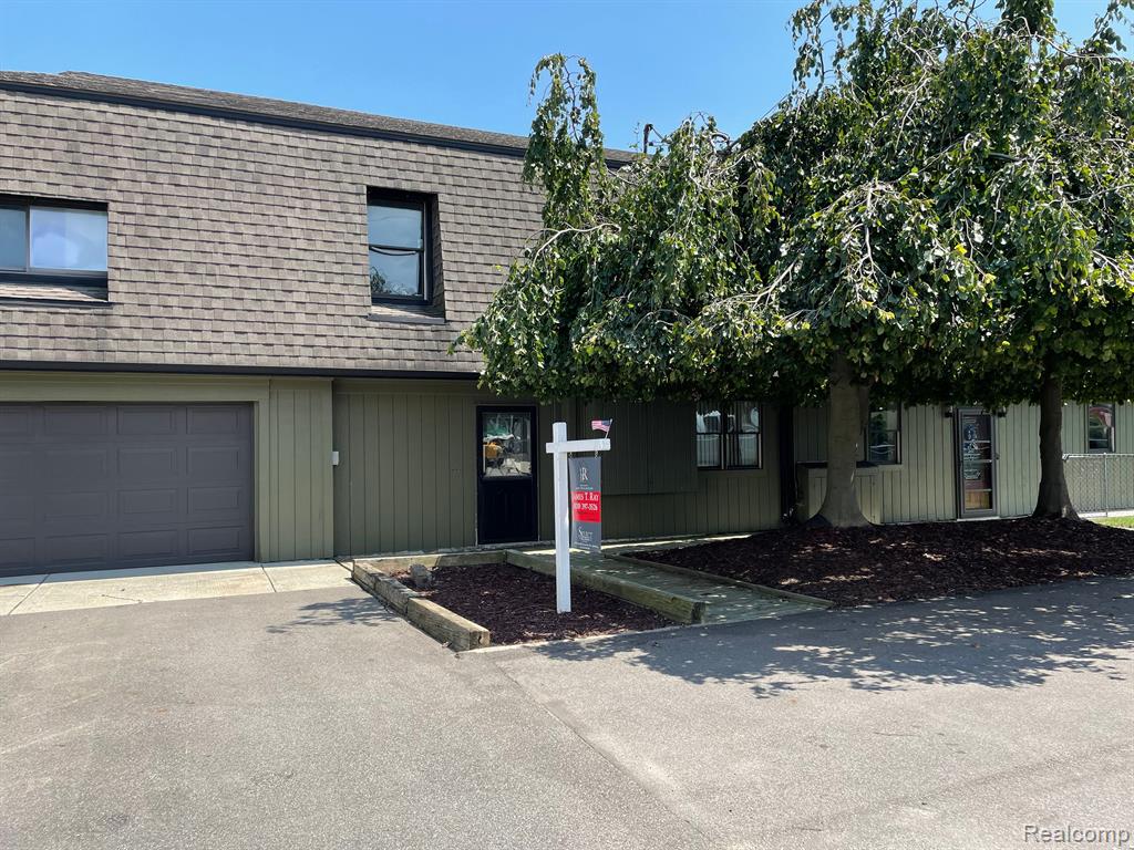 46070 EDGEWATER Drive, Chesterfield, MI, 48047