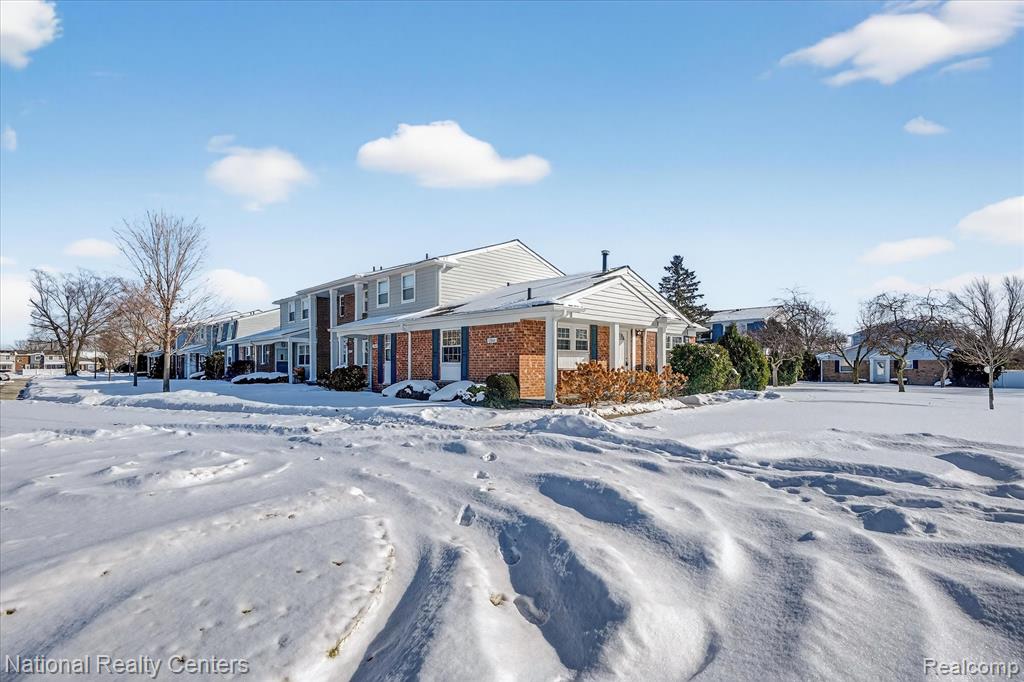 24825 Olde Orchard Street, Novi, MI — Photo 2