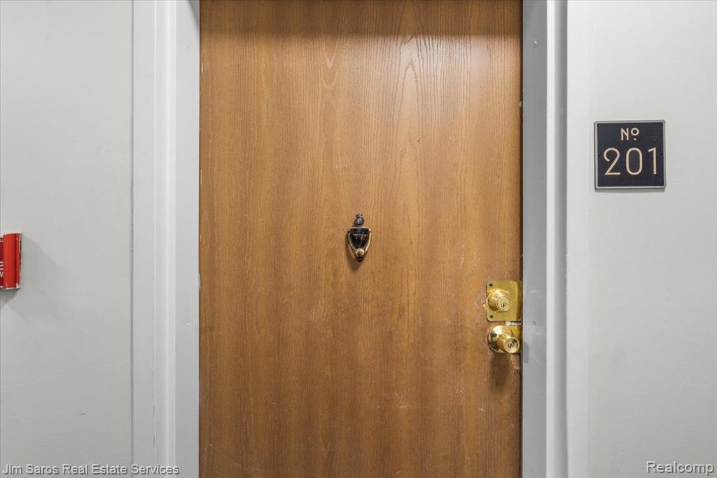 590 Parkview #201 Drive, Detroit, MI 48214 — Photo 4