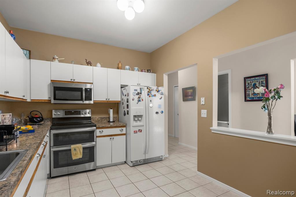 30997 CENTENNIAL Drive, Novi, MI 48377 — Photo 11