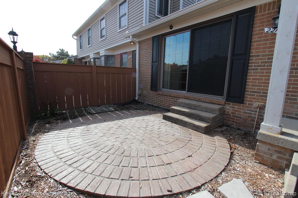 22132 Edgewater, Novi, MI — Photo 3